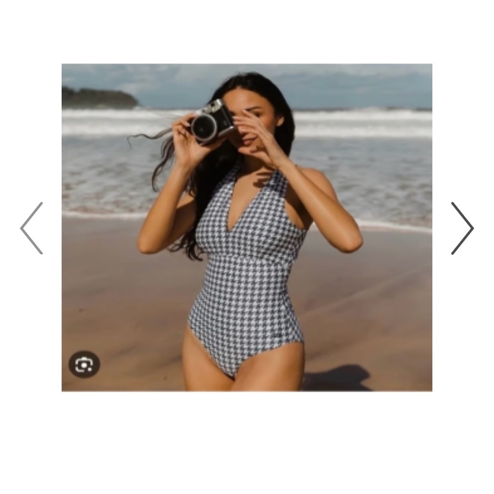 Shell Shock, Albion houndstooth V neck
Swimsuit medium one piece worn once